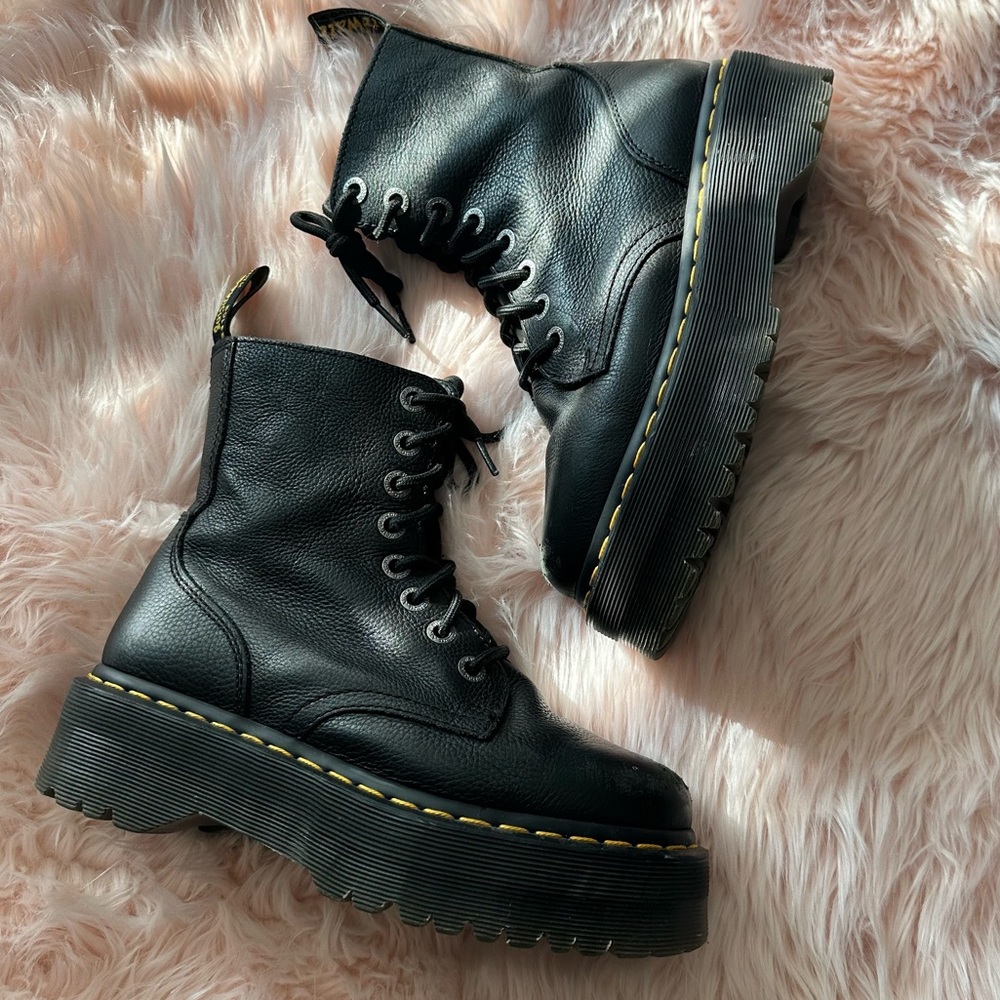 Dr. Martens Jadon III Boot Leather Platforms | Size 7